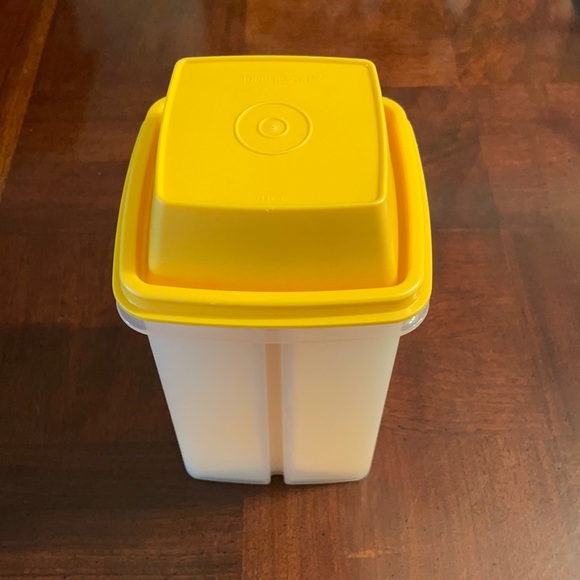 Tupperware pick a deli pickle keeper